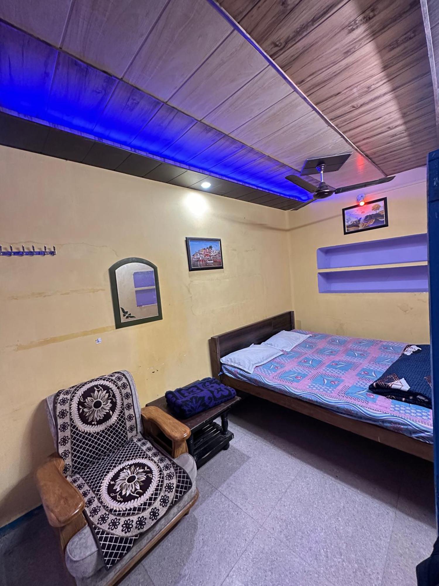 ורנאסי Home Stay Suraj Inn מראה חיצוני תמונה